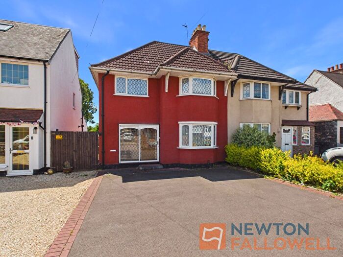 3 Bedroom Semi-Detached House For Sale In Forest Avenue, Walsall, WS3