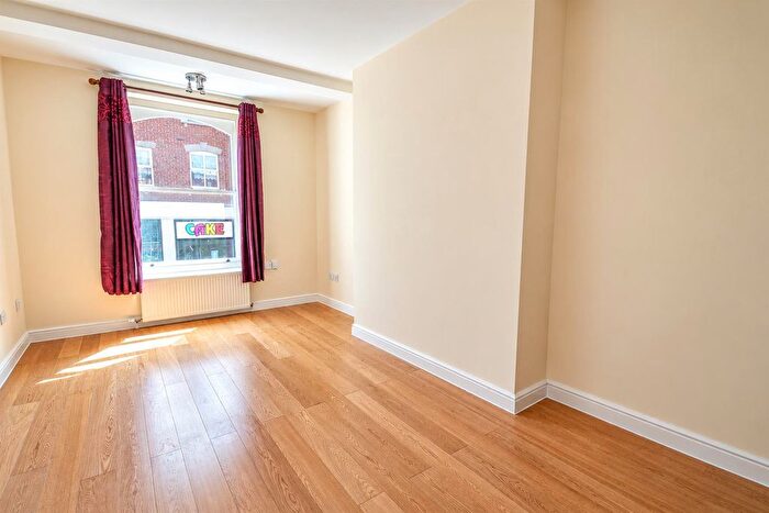 2 Bedroom Flat To Rent In Union Street, Aldershot, GU11