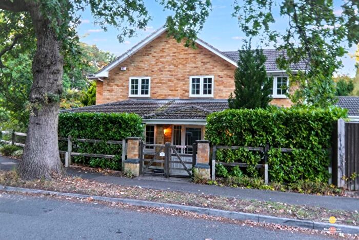 3 Bedroom Semi-Detached House For Sale In Greenwood Road, Crowthorne, Berkshire, RG45