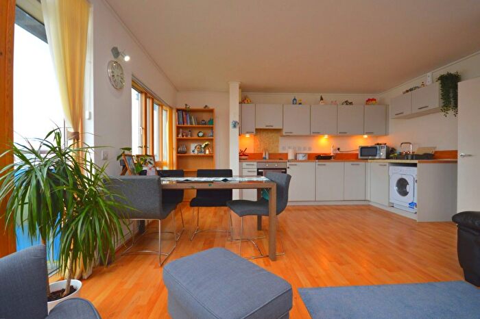 2 Bedroom Flat To Rent In Maurer Court, Greenwich, SE10