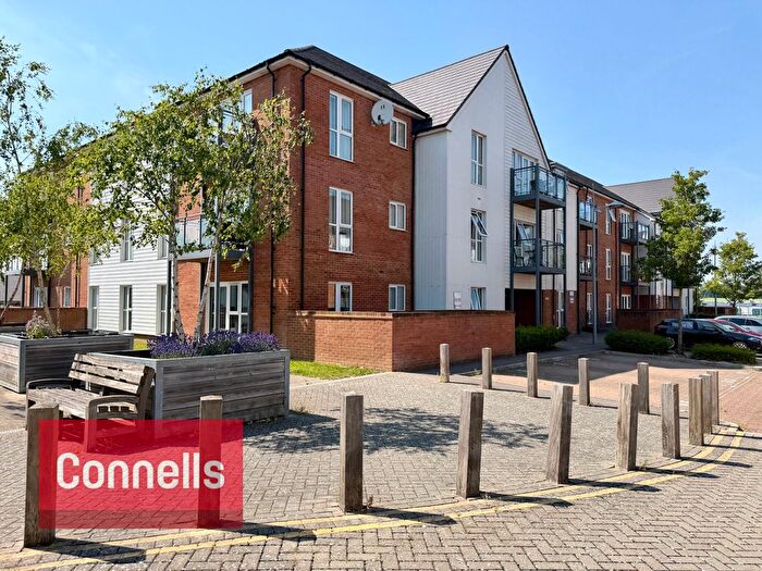 2 Bedroom Flat To Rent In Holmbush Mews, Horsham, RH12
