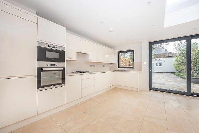 3 Bedroom Terraced House To Rent In Sheendale Road, Richmond, TW9
