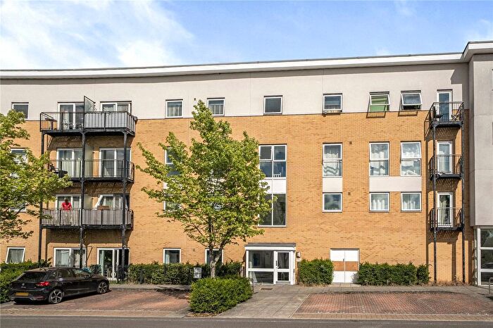 2 Bedroom Flat For Sale In Drake Way, Reading, Berkshire, RG2