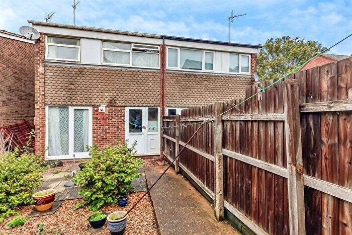3 Bedroom Terraced House For Sale In Ponds Close, Raunds, Wellingborough, NN9