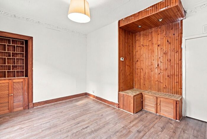 2 Bedroom Flat To Rent In Park Avenue, Stobswell, Dundee, DD4