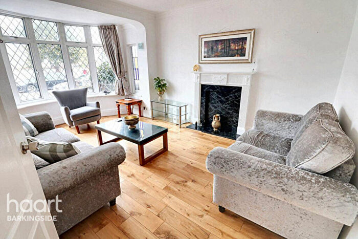 4 Bedroom Semi-Detached House For Sale In Lord Avenue, Clayhall, IG5