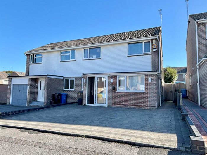 3 Bedroom Semi-Detached House For Sale In Carisbrooke Crescent, Hamworthy, BH15