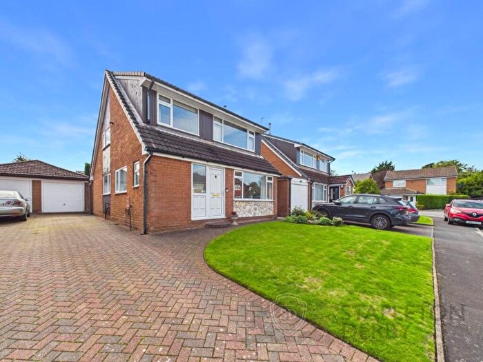 3 Bedroom Detached House For Sale In Ashton Avenue, Rainhill, L35