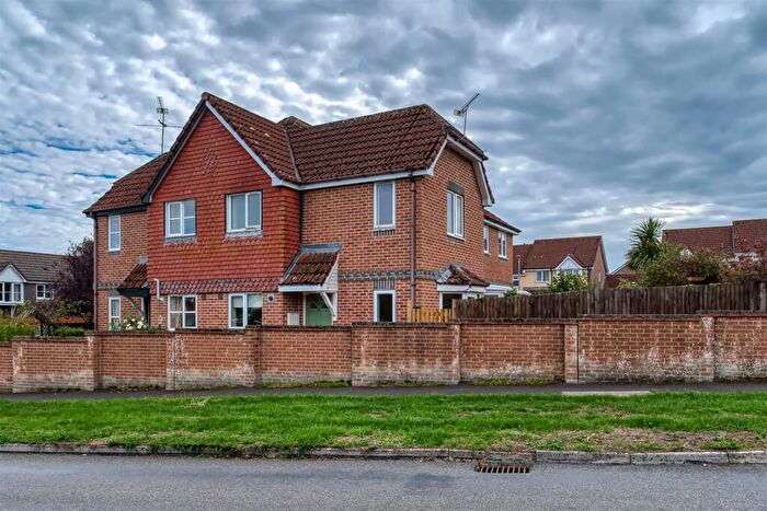 End Of Terrace House For Sale In Ivy Close, Gillingham, SP8