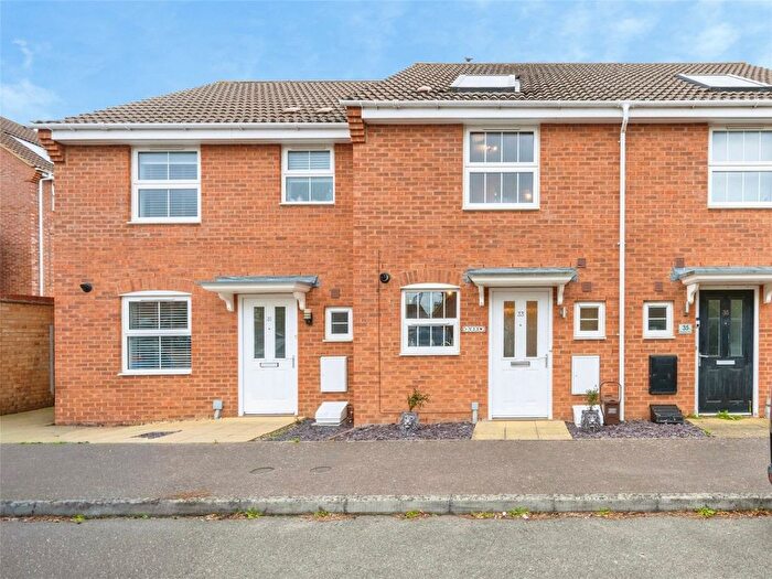 2 Bedroom Terraced House For Sale In Drakes Avenue, Leighton Buzzard, Bedfordshire, LU7