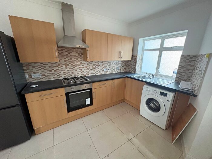 3 Bedroom Maisonette To Rent In Raynor Close, Southall, UB1