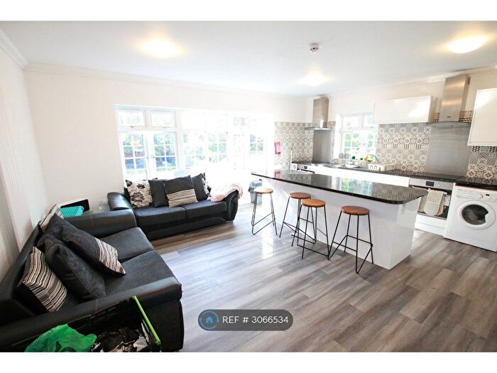 8 Bedroom Terraced House To Rent In Shinfield Road, Reading, RG2