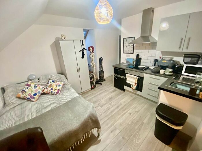 1 Bedroom Flat To Rent In Twizzle Lodge, Off Hawthorne Avenue, Uplands, SA2