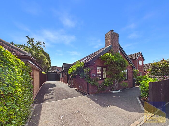 2 Bedroom Flat For Sale In The Oaks, Walton-Le-Dale, Lancashire, PR5