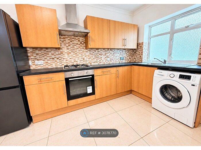 3 Bedroom End Of Terrace House To Rent In Raynor Close, Southall, UB1