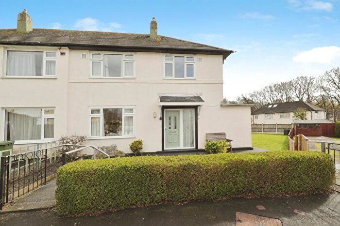 3 Bedroom Semi-Detached House For Sale In Lingfield Gardens, Leeds, LS17