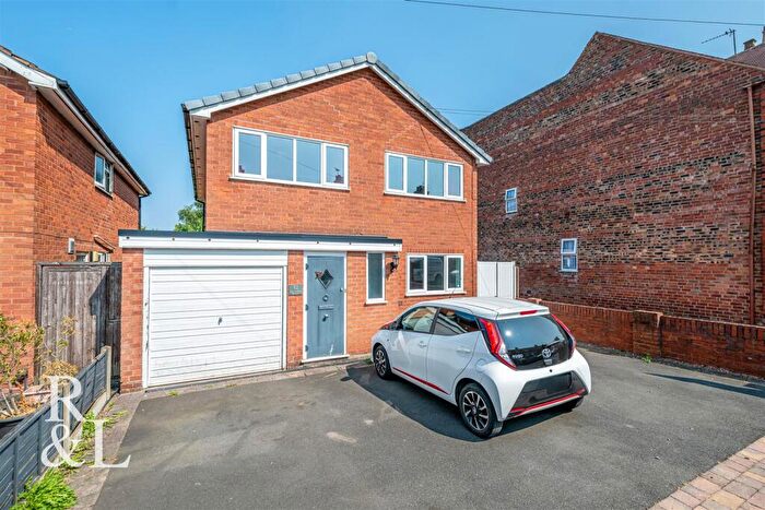 4 Bedroom Detached House For Sale In Kings Road, Dudley, DY3