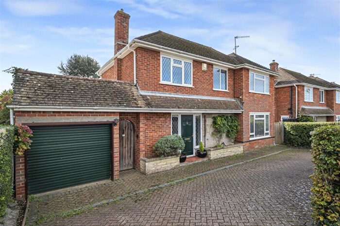 4 Bedroom Detached House For Sale In Cuckmere Road, Seaford, BN25