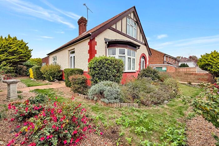3 Bedroom Chalet For Sale In High Dewar Road, Rainham, Gillingham, ME8