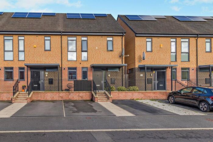 3 Bedroom End Of Terrace House For Sale In The Avenue, Bentley, Doncaster, DN5