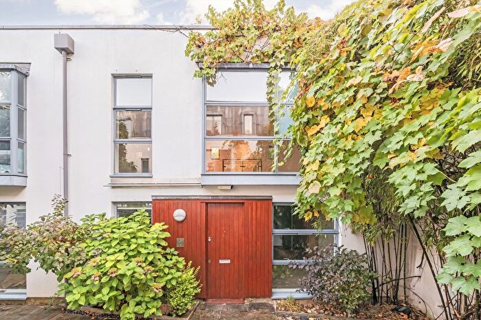 2 Bedroom Property To Rent In Dunworth Mews, Notting Hill, W11
