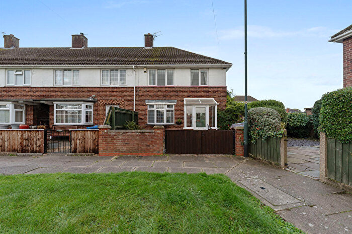 3 Bedroom End Of Terrace House For Sale In Southwold Crescent, Scartho, Grimsby, DN33