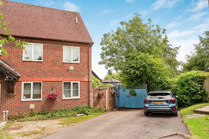 3 Bedroom Semi-Detached House For Sale In Barnfield Close, Lower Froyle, Alton, Hampshire, GU34