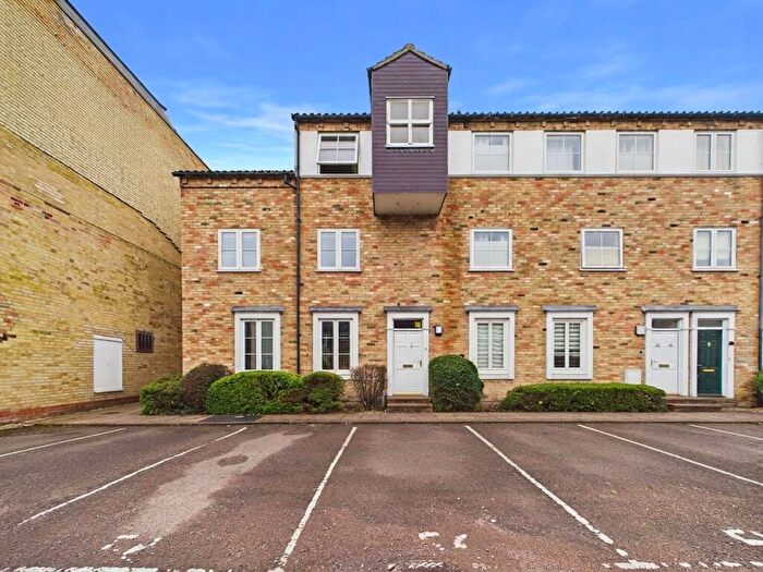 2 Bedroom Apartment For Sale In River Terrace, St. Neots, PE19