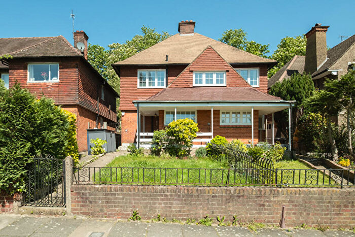 3 Bedroom Maisonette For Sale In Springfield Avenue, London, N10