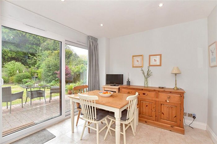 4 Bedroom Link Detached House For Sale In Aerodrome Road, Bekesbourne, Canterbury, Kent, CT4