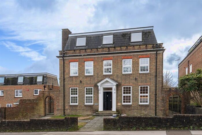 2 Bedroom Flat To Rent In Eridge Road, Crowborough, TN6