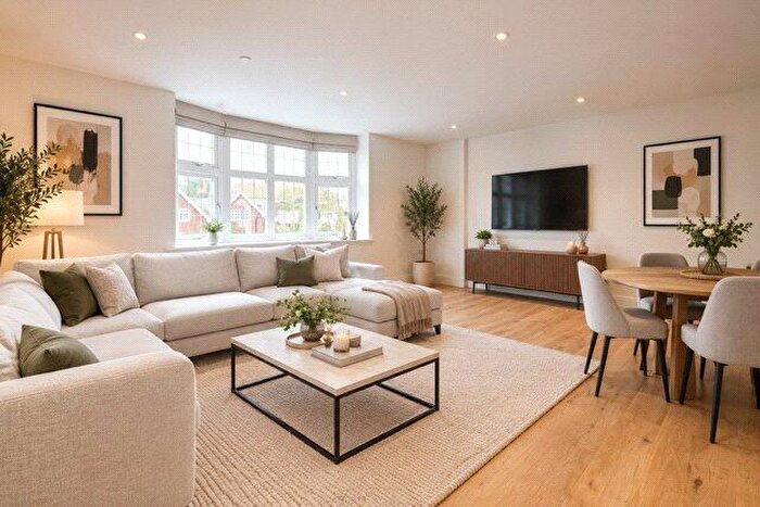 1 Bedroom Flat For Sale In King Georges Walk, Esher, Surrey, KT10