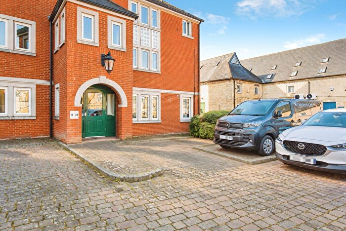 2 Bedroom Flat For Sale In Coopers Court, Shefford, SG17