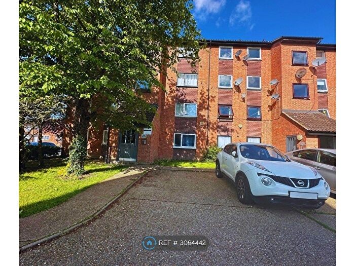1 Bedroom Flat To Rent In Gurney Close, Barking, IG11