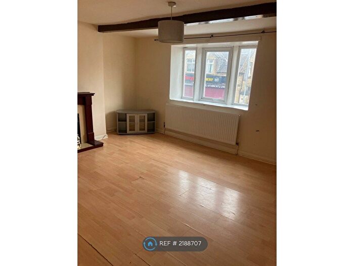 3 Bedroom Semi Detached House To Rent In Deighton Road, Huddersfield, HD2