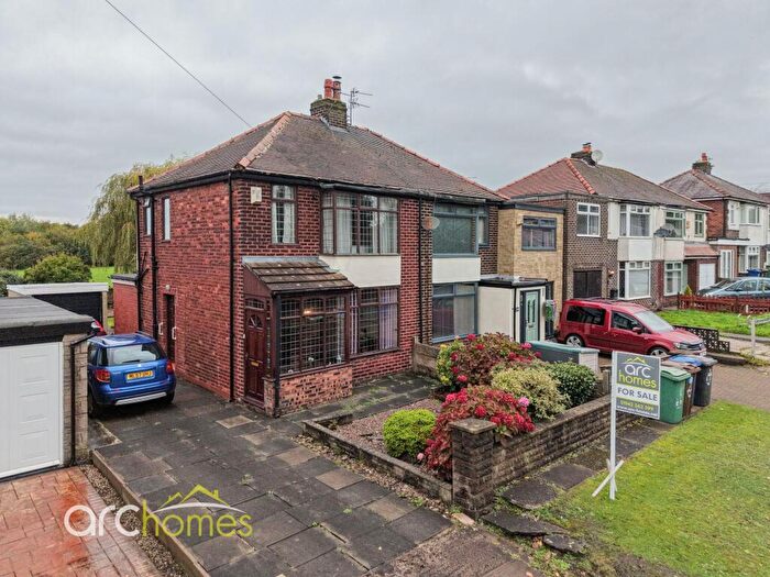 3 Bedroom Semi-Detached House For Sale In North Road, Atherton, M46