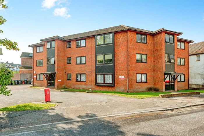 1 Bedroom Flat For Sale In The Willows, Redhill, RH1