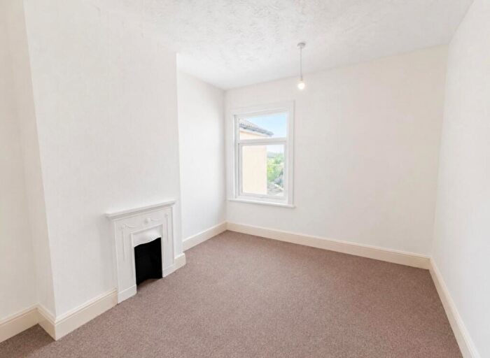 3 Bedroom Terraced House For Sale In Bell Green Road, Coventry, CV6