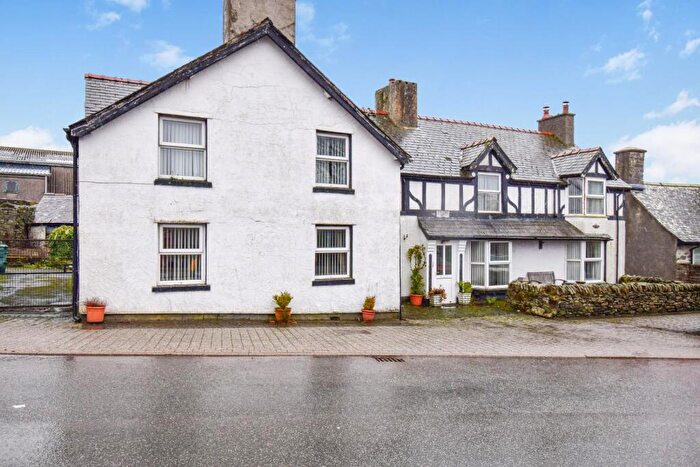 6 Bedroom House For Sale In Queens, Cerrigydrudion, LL21