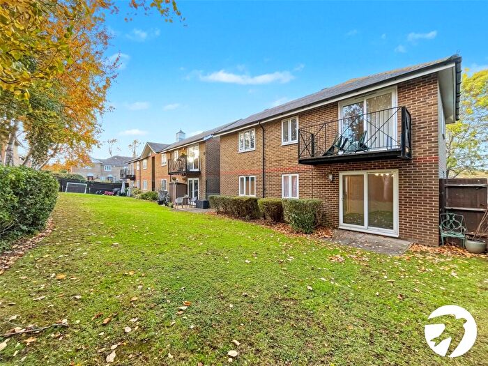 2 Bedroom Flat To Rent In Armada Way, Chatham, Kent, ME4