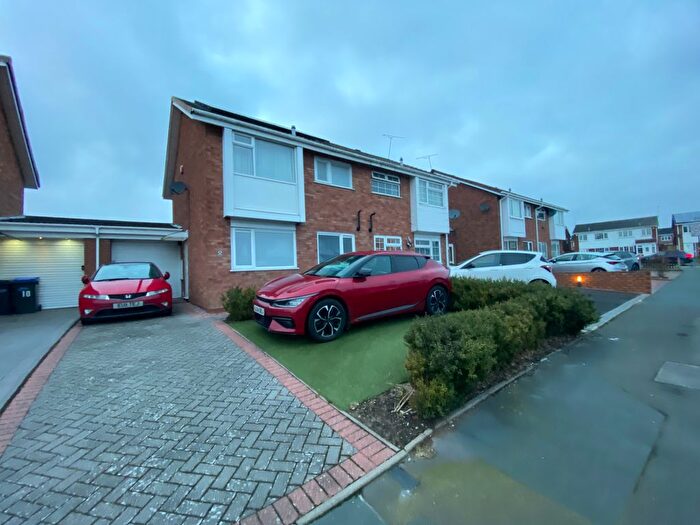 3 Bedroom Semi-Detached House To Rent In Amberley Green, Birmingham, B43
