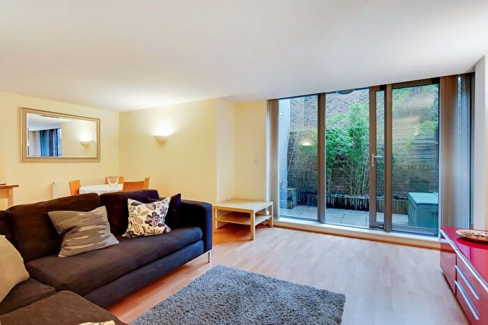 2 Bedroom Flat To Rent In King's Cross Road, London, WC1X