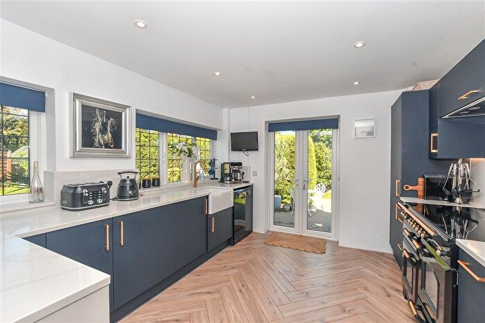 4 Bedroom Chalet For Sale In Cot Lane, Biddenden, Ashford, Kent, TN27