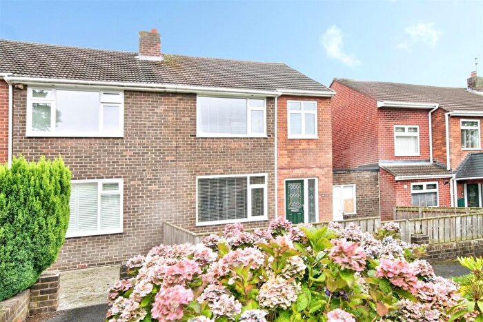 3 Bedroom Semi-Detached House For Sale In St Georges Estate, Harraton, Washington, NE38