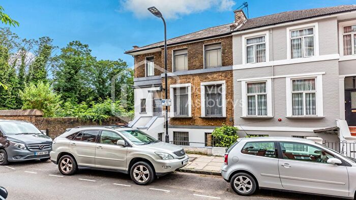 1 Bedroom Flat To Rent In Navarino Road, Hackney, London, E8
