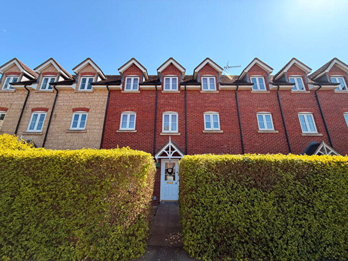 3 Bedroom Terraced House For Sale In King Edward Close, Calne, SN11
