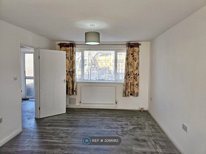 3 Bedroom Terraced House To Rent In Dock Road, Tilbury, RM18