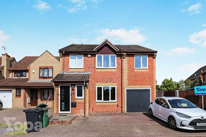 4 Bedroom Detached House For Sale In Chambers Close, Greenhithe, DA9