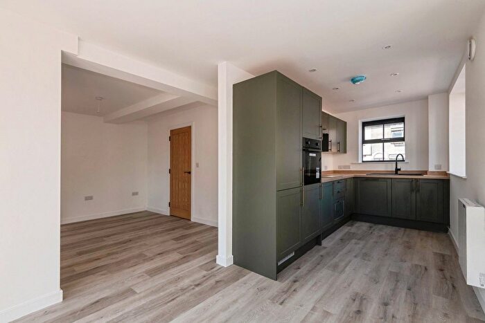 3 Bedroom End Of Terrace House For Sale In Pollards Yard -, Somerset, TA6