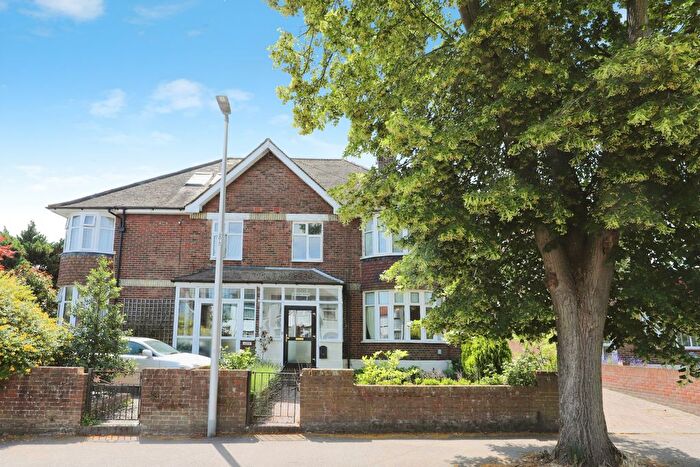 3 Bedroom Semi-Detached House For Sale In Oxford Road, Gillingham, ME7